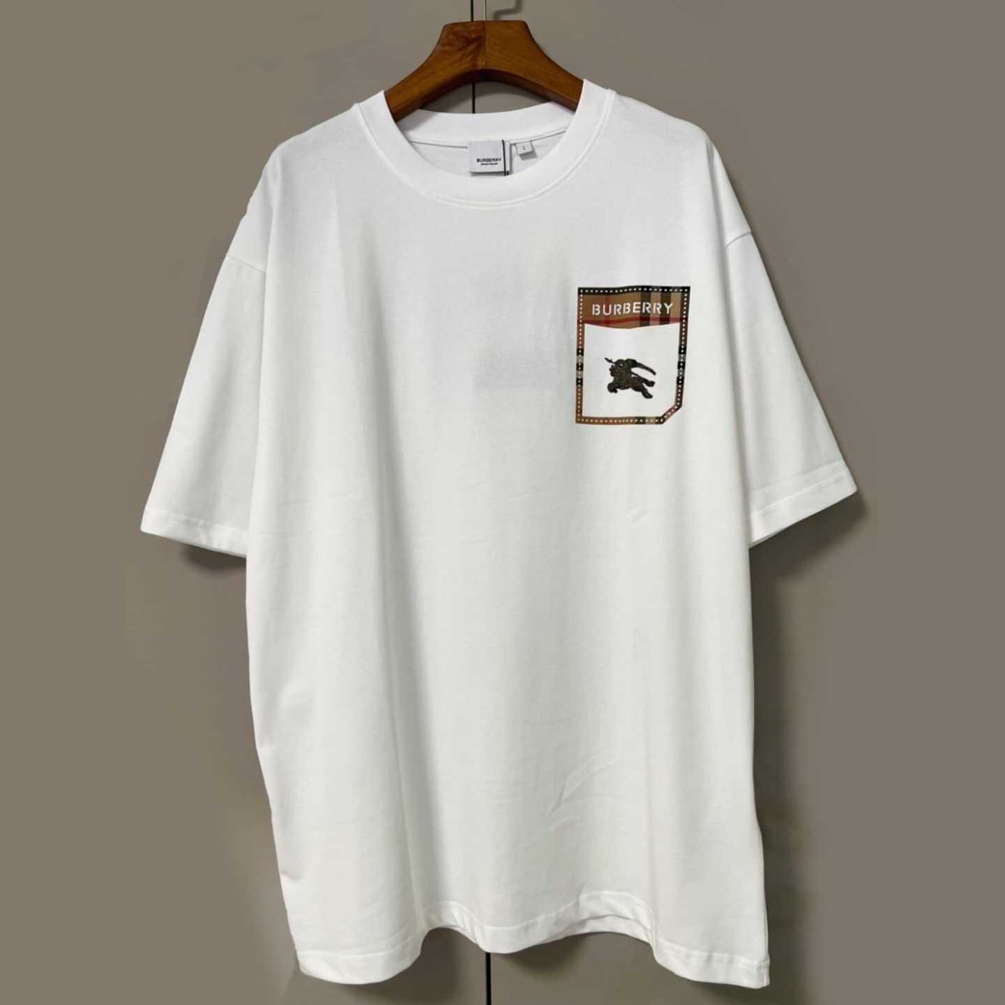 BURBERRY PRORSUM VINTAGE CHECK POCKET PRINT COTTON T-SHIRT เสื้อยืดคอกลมแขนสั้น แบรนด์เบอเบอรี่