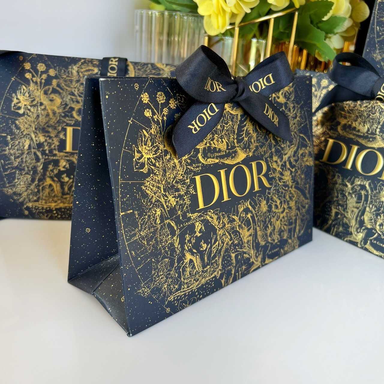 Dior ถุงกระดาษ New Collection สุดหรู : size 13x14 cm.