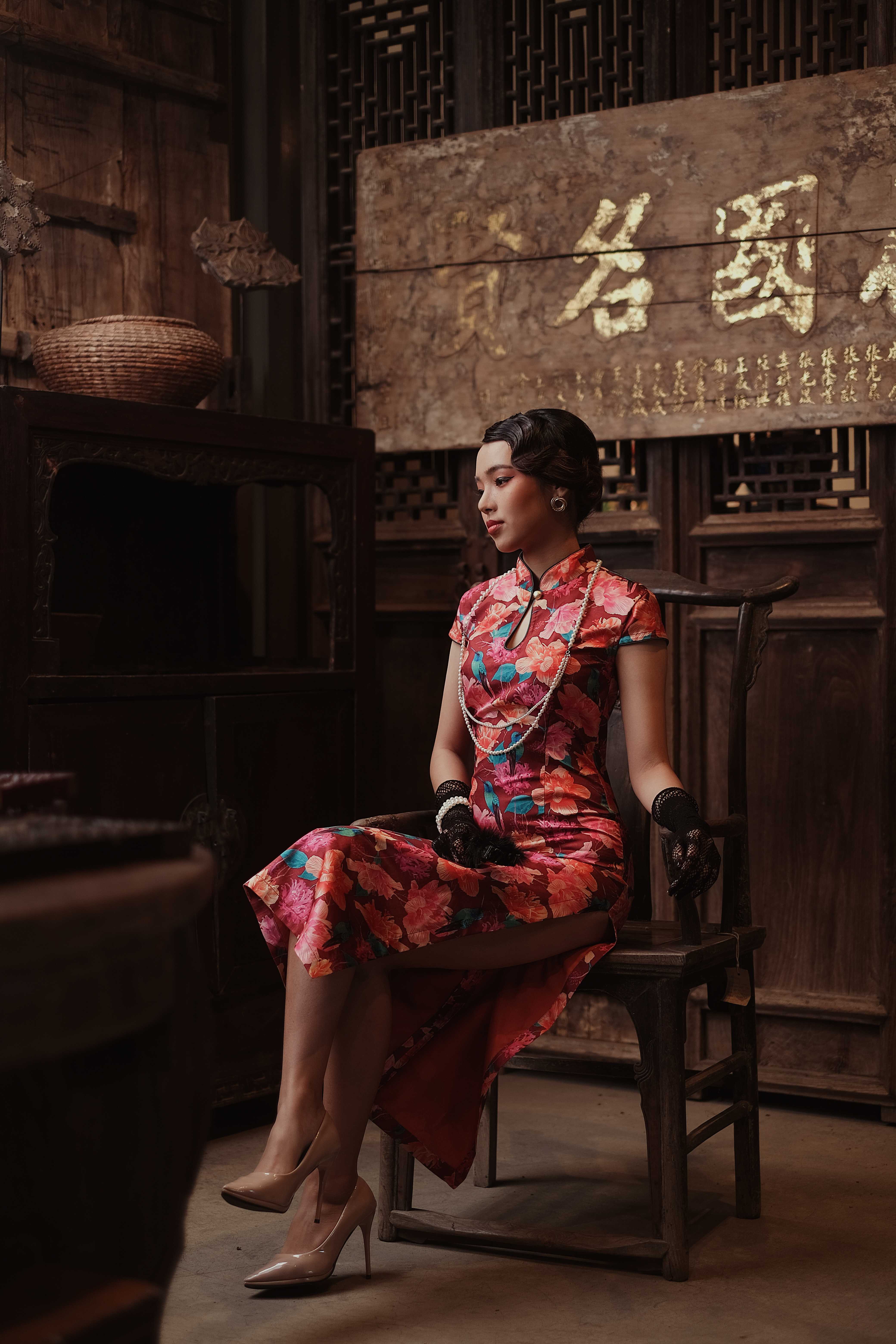 เดรสกี่เพ้าทรงยาวสีแดงเลือดนก {JUN} Qipao CNY 2023