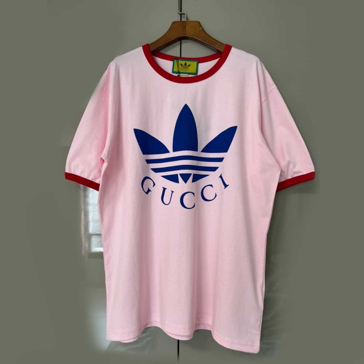 ADIDAS X GUCCI COTTON JERSEY T-SHIRT IN PINK เสื้อยืดคอกลมแขนสั้น แบรนด์อดิดาส กุชชี่