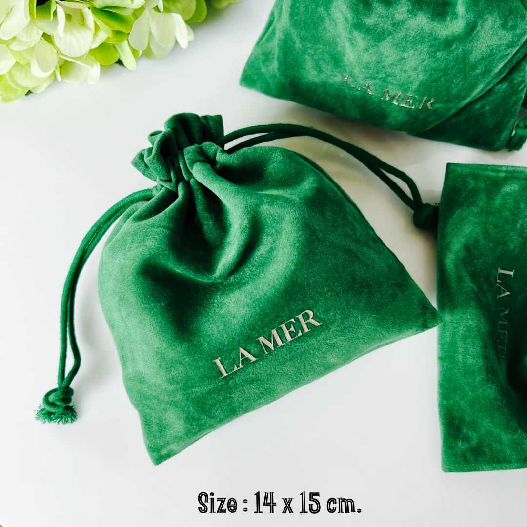 La Mer ถุงผ้ากำมะหยี่หูรูด สีเขียว