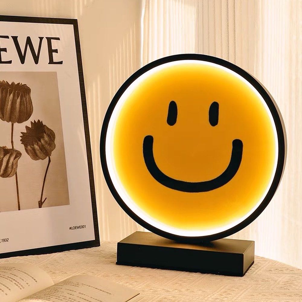 [Pre-Order] Smiley Lamp โคมไฟยิ้ม โคมไฟตั้งโต๊ะ  โคมไฟติดผนัง ปรับได้ 3 แสง
