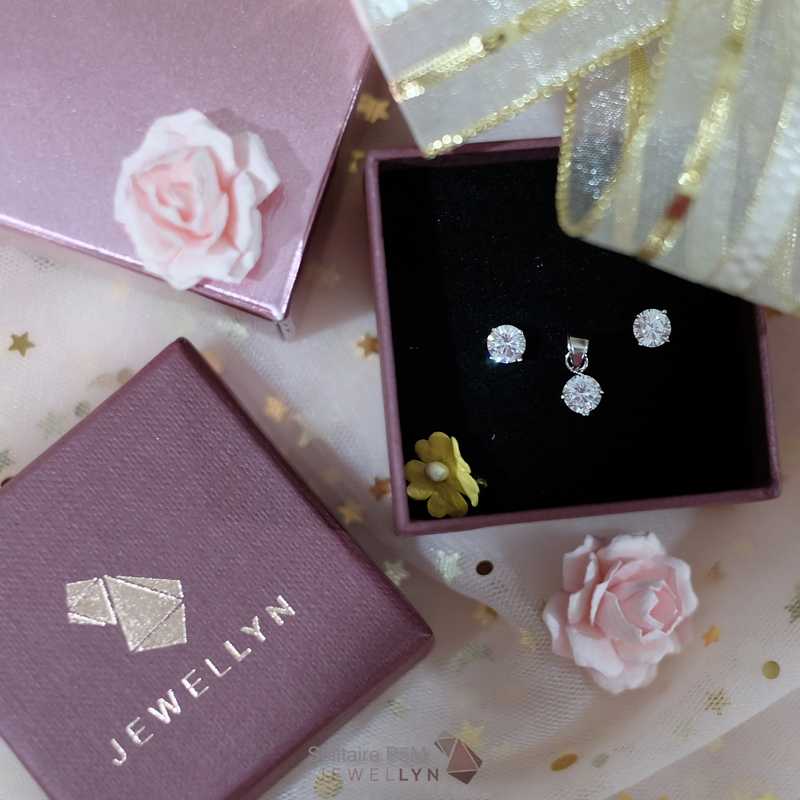 SET Solitaire P5M Pendant and Earrings