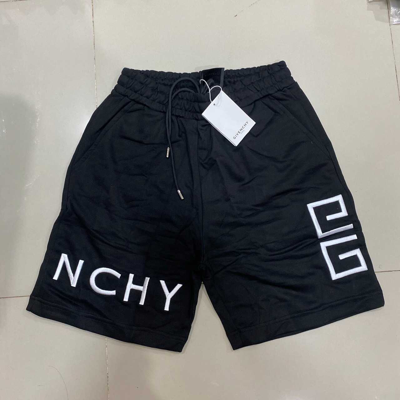 GIVENCHY SYNTHETIC NYLON SWIM SHORTS IN BLACK กางเกงขาสั้นเอวยางยืด แบรนด์จิวองชี่ สีดำ