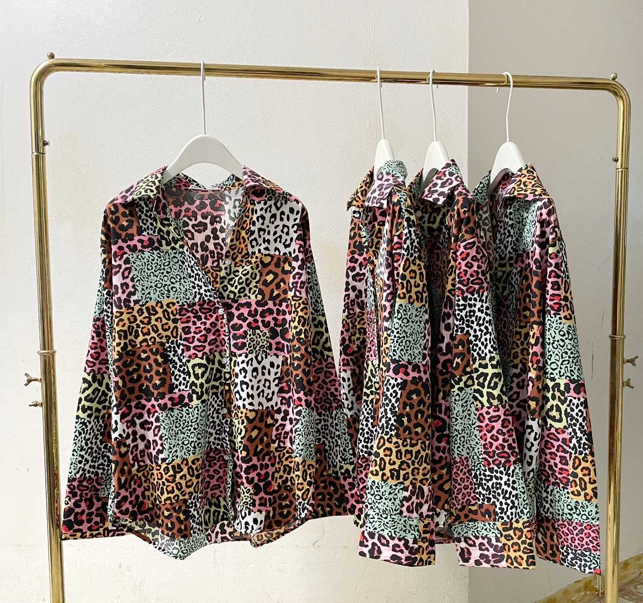 NN 172.เสื้อเชิ๊ตลายเสือ สีสันสดใส เหมาะใส่ช่วงเทศกาล ผ้าดีเนื้อเย็นใส่สบาย ไม่ต้องรีดคะ ommishop