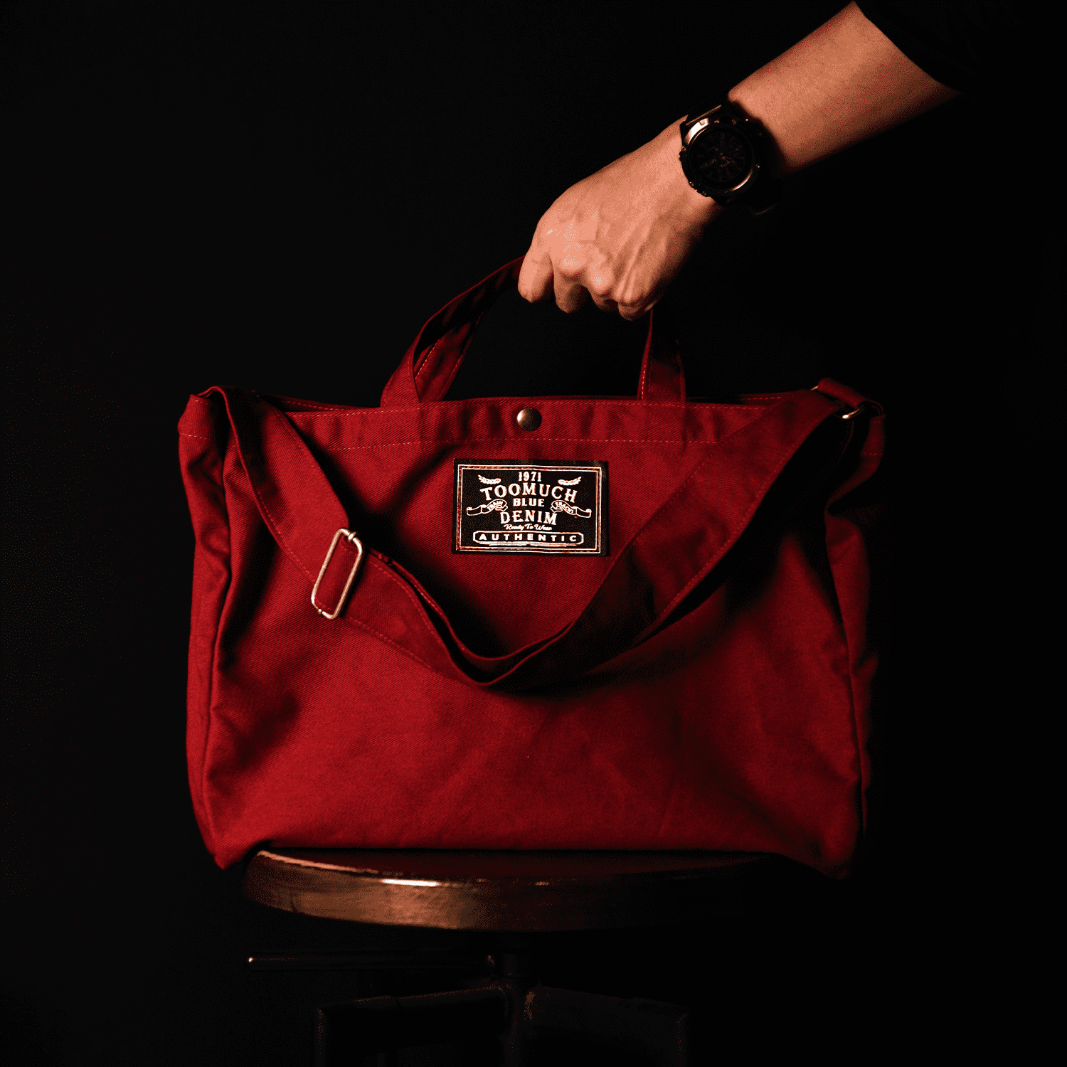 TOO MUCH BLUE DENIM 1971 - RED DEMI BAG กระเป๋าหูหิ้ว สะพายข้าง สีแดง บุผ้าเพสลีย์ (Paisley)