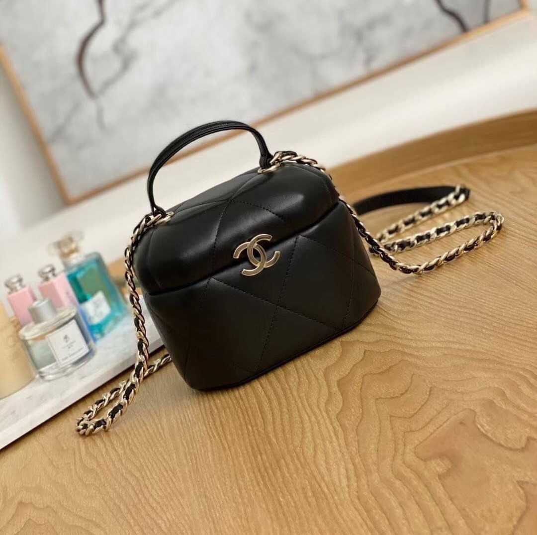 CHANEL TOP HANDLE MINI CLASSIC BOX WITH CHAIN  กระเป๋าสะพายข้างครอสบอดี้ สะพายไหล่ แบรนด์ชาแนล