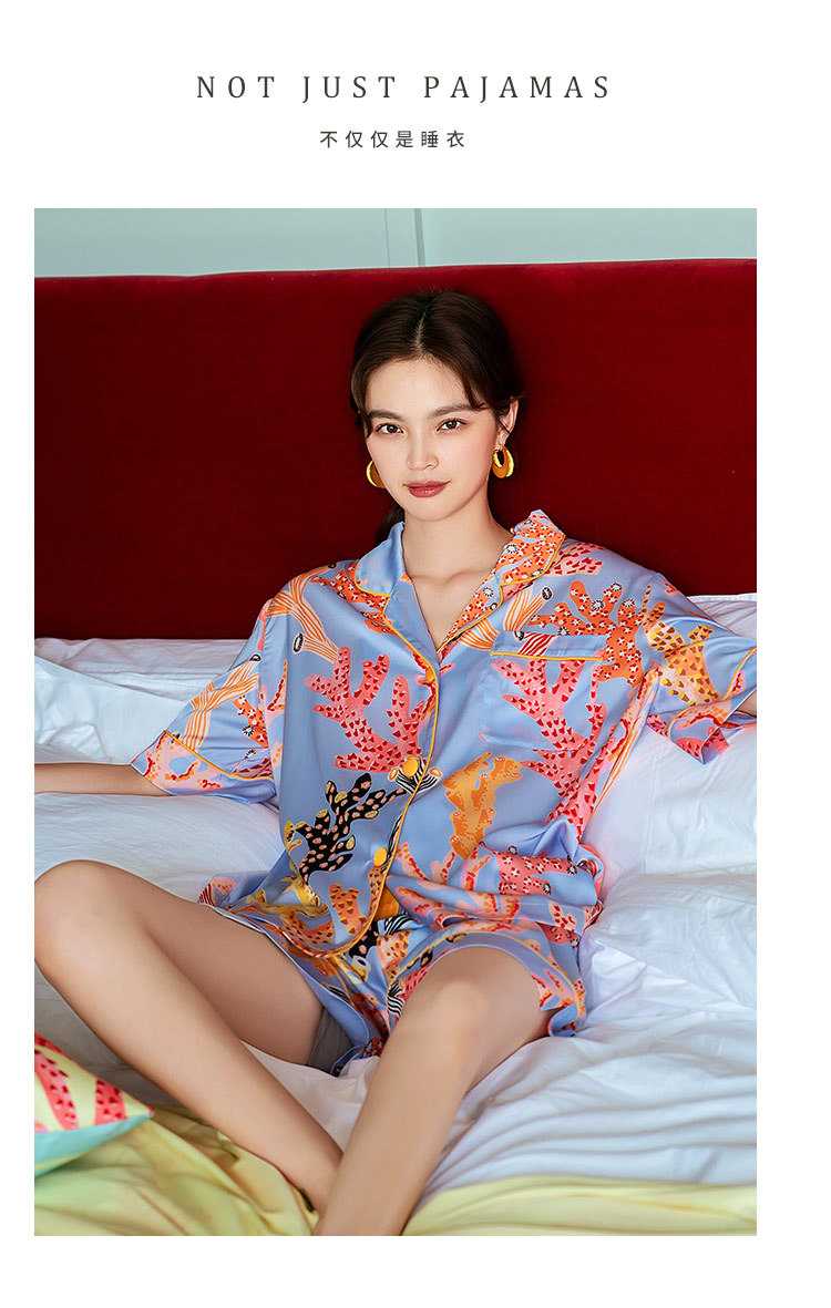 B07 ชุดนอน Silk satin แขนสั้น ขาสั้น colorful ลายปะการัง
