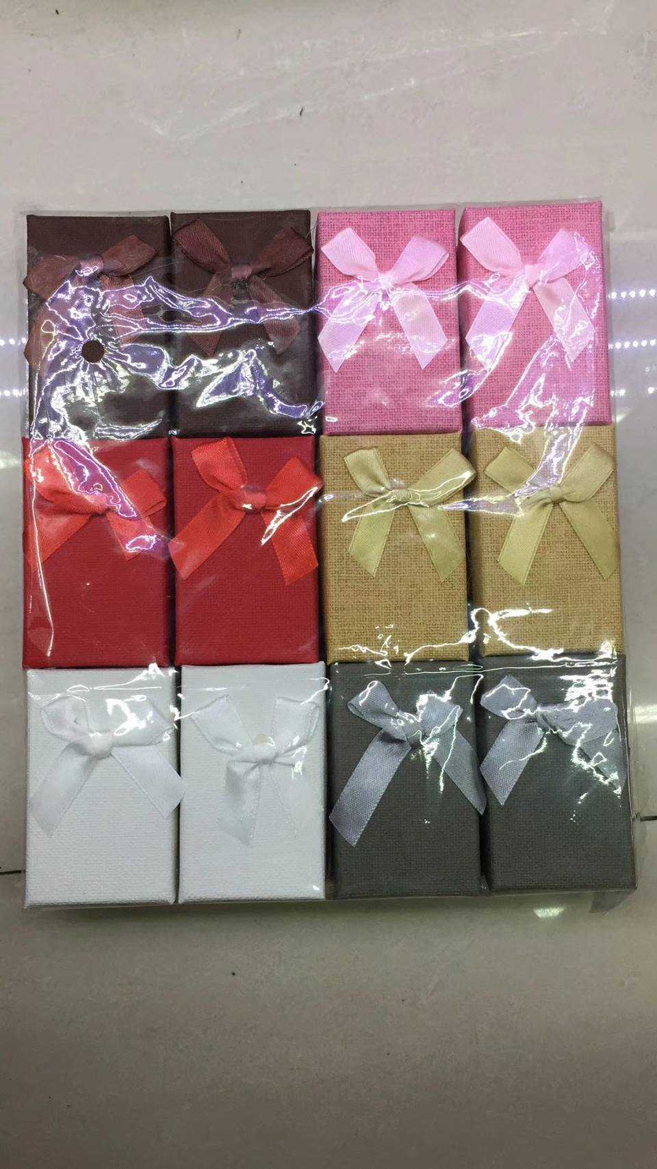PV11 แพ็คละ 10กล่อง กล่องของขวัญคละสี ขนาด 5×8 ซม. สีโฟมด้านใน