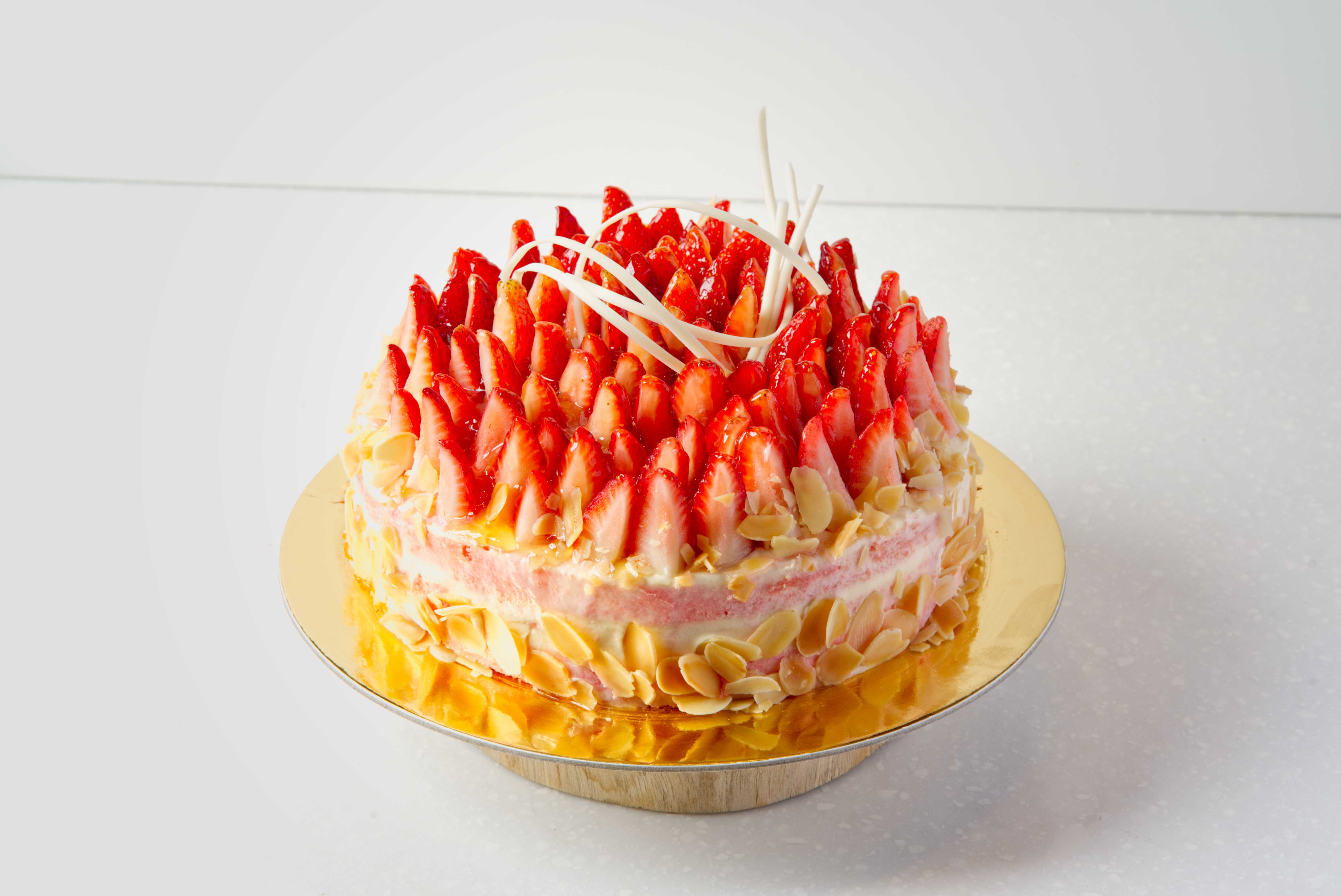 Strawberry Cake (1 Pound)