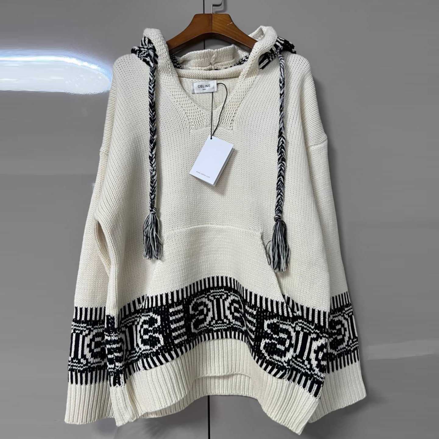 CELINE TRIOMPHE KNITTED IVORY HOODIE SWEATER เสื้อฮู้ดกันหนาวแขนยาว แบรนด์ซีลีน ผ้าไหมพรม