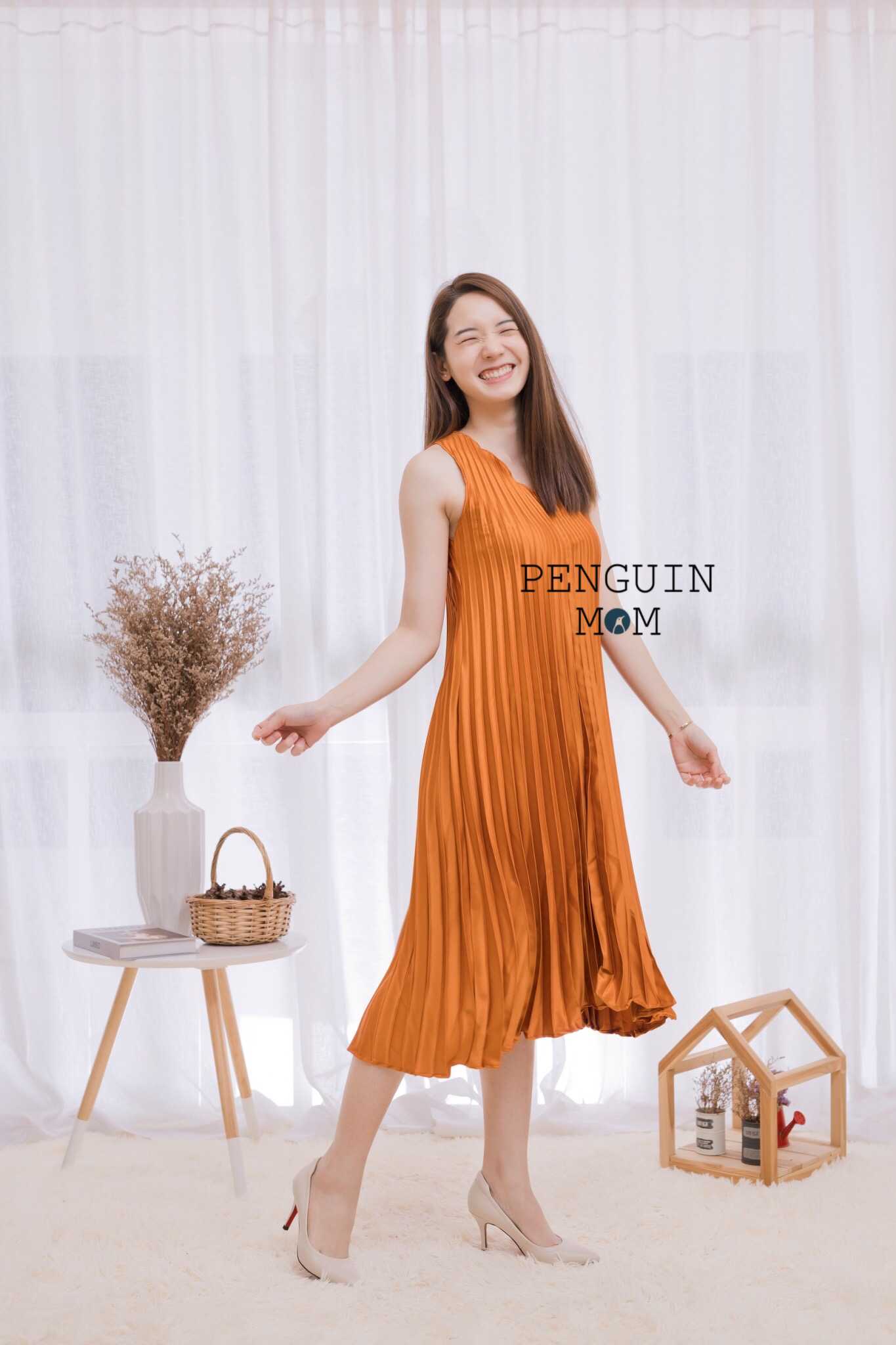 เดรสพลีท แขนกุด คลุมท้อง สีส้มอิฐ