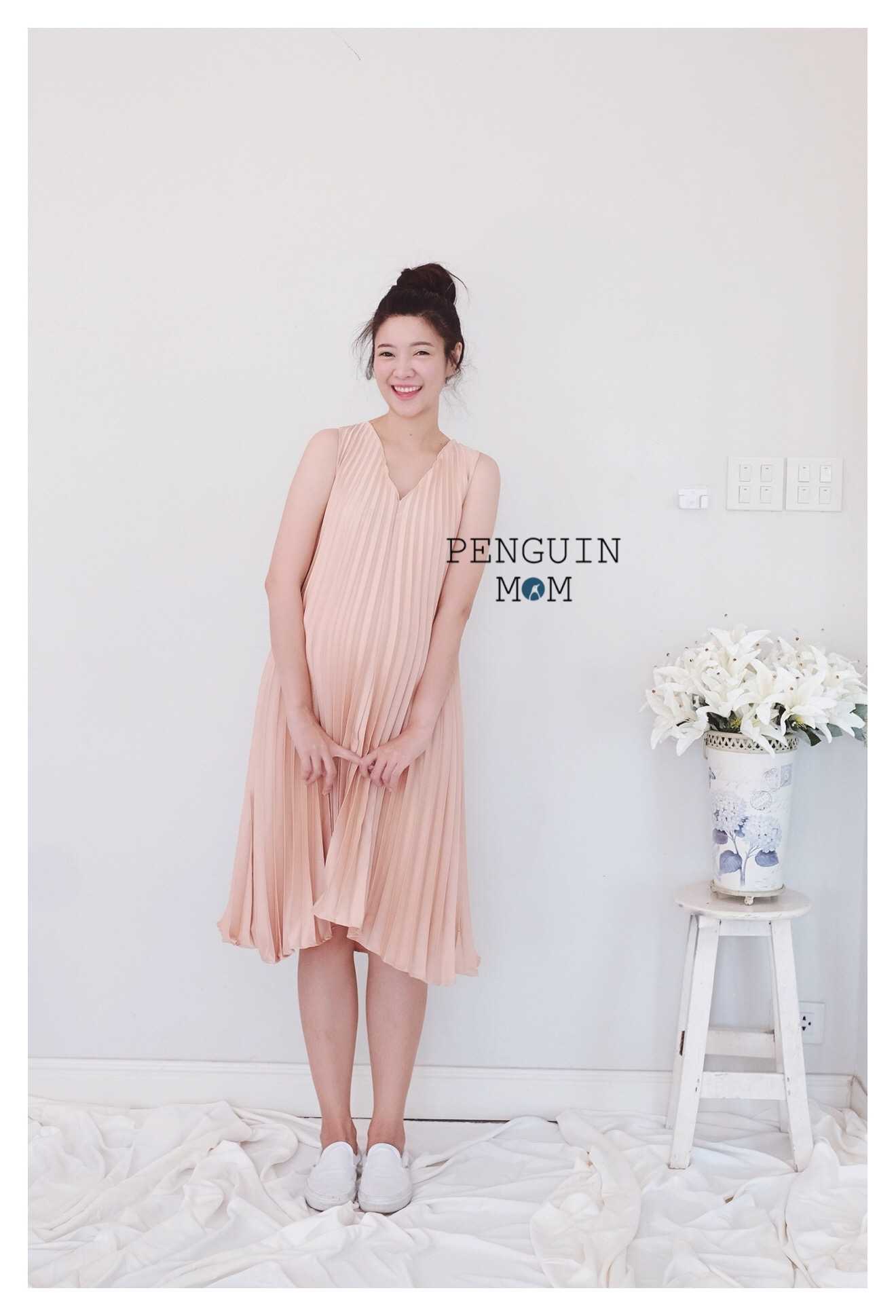 เดรสพลีท แขนกุด คลุมท้อง สีครีมทอง