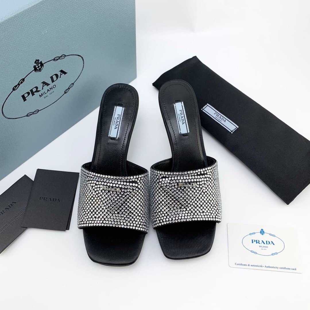 PRADA SYNTHETIC MEDUSA MUSIC SANDALS IN CRYSTAL BLACK รองเท้าส้นสูง แบรนด์ปราด้า