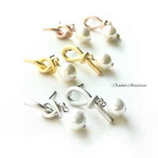 💢Clearance💢 Pearly knot earrings. (ต่างหูแบบติดหู งานชุบทองคำขาว ปลายมุก)