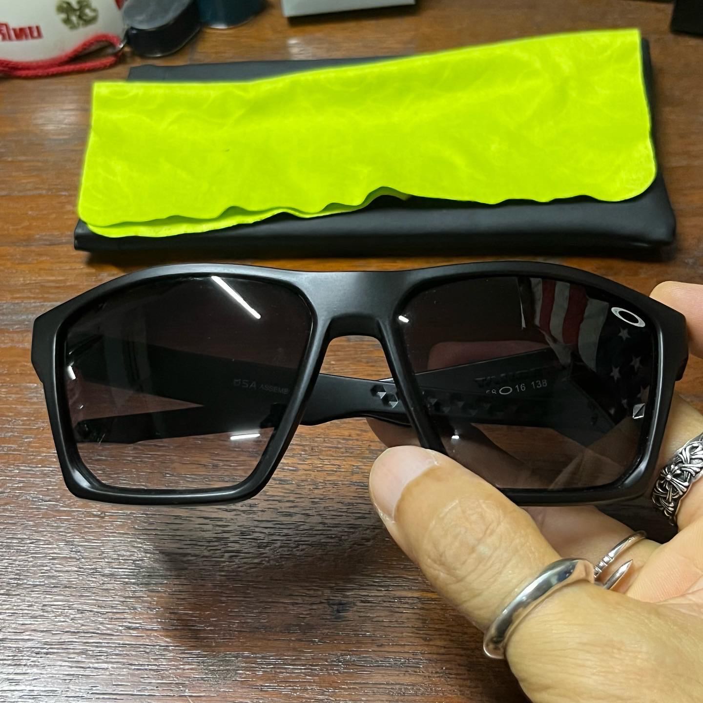 แว่นกันแดด Oakley แท้ ขนาด60มม. กรอบกว้าง145มม.