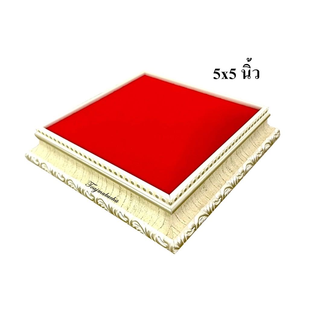 ฐานไม้พื้นแดง