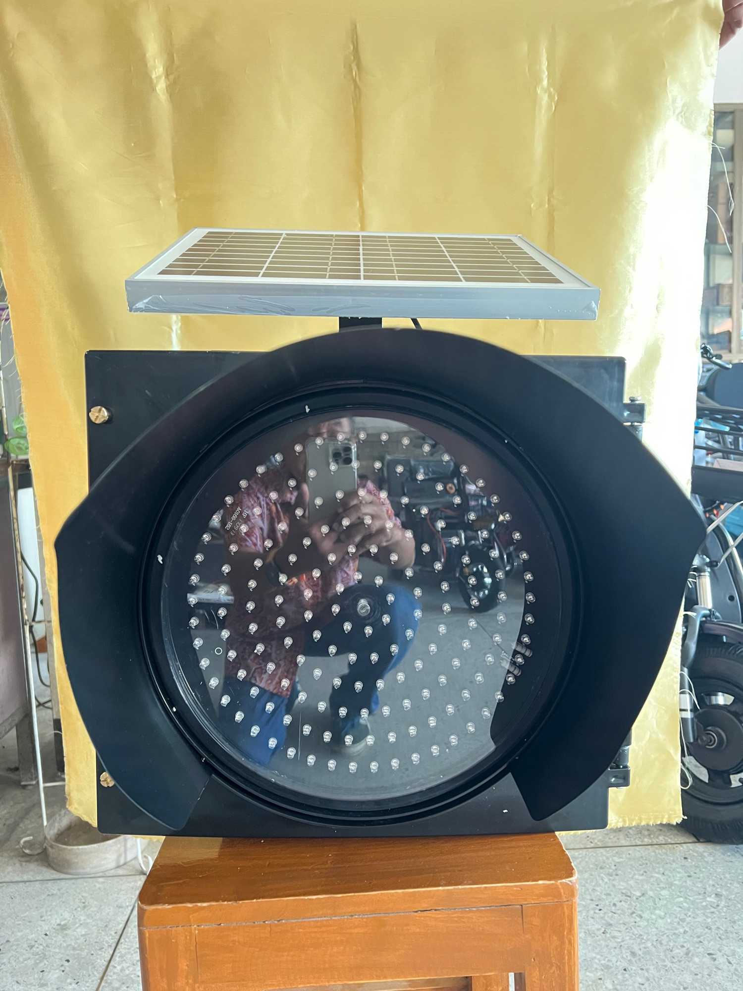 สัญญานไฟกระพริบ พลังงานแสงอาทิตย์ LED 170 ดวง เส้นผ่าศูนย์กลาง 30 ซม. พร้อมขายึดกับเสากลม