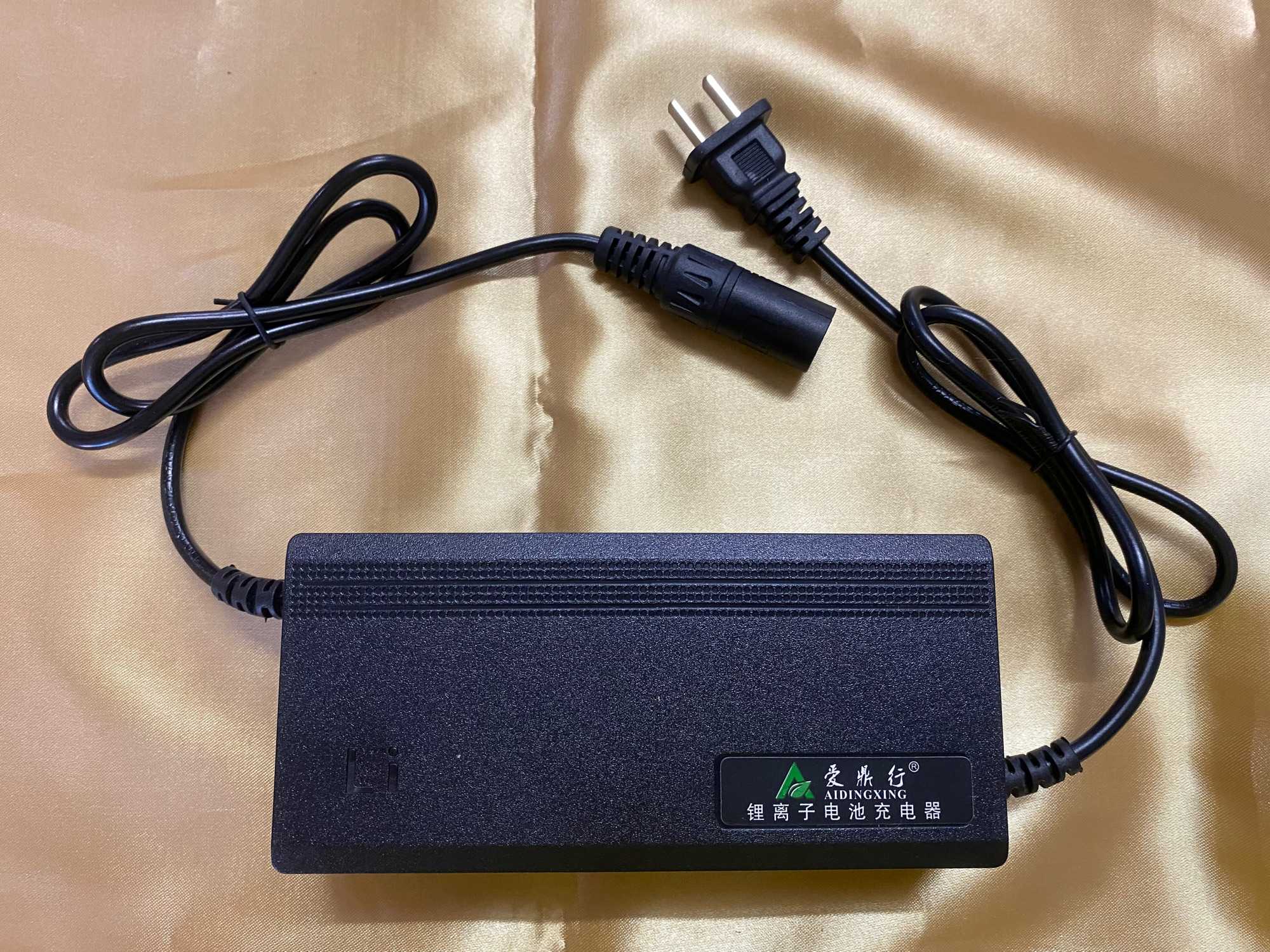 สายชาร์จ 48 V 2 Ah ไฟออก 54.6 V สายชาร์จแบตเตอรี่ลิเธียม Lithium battery charger
