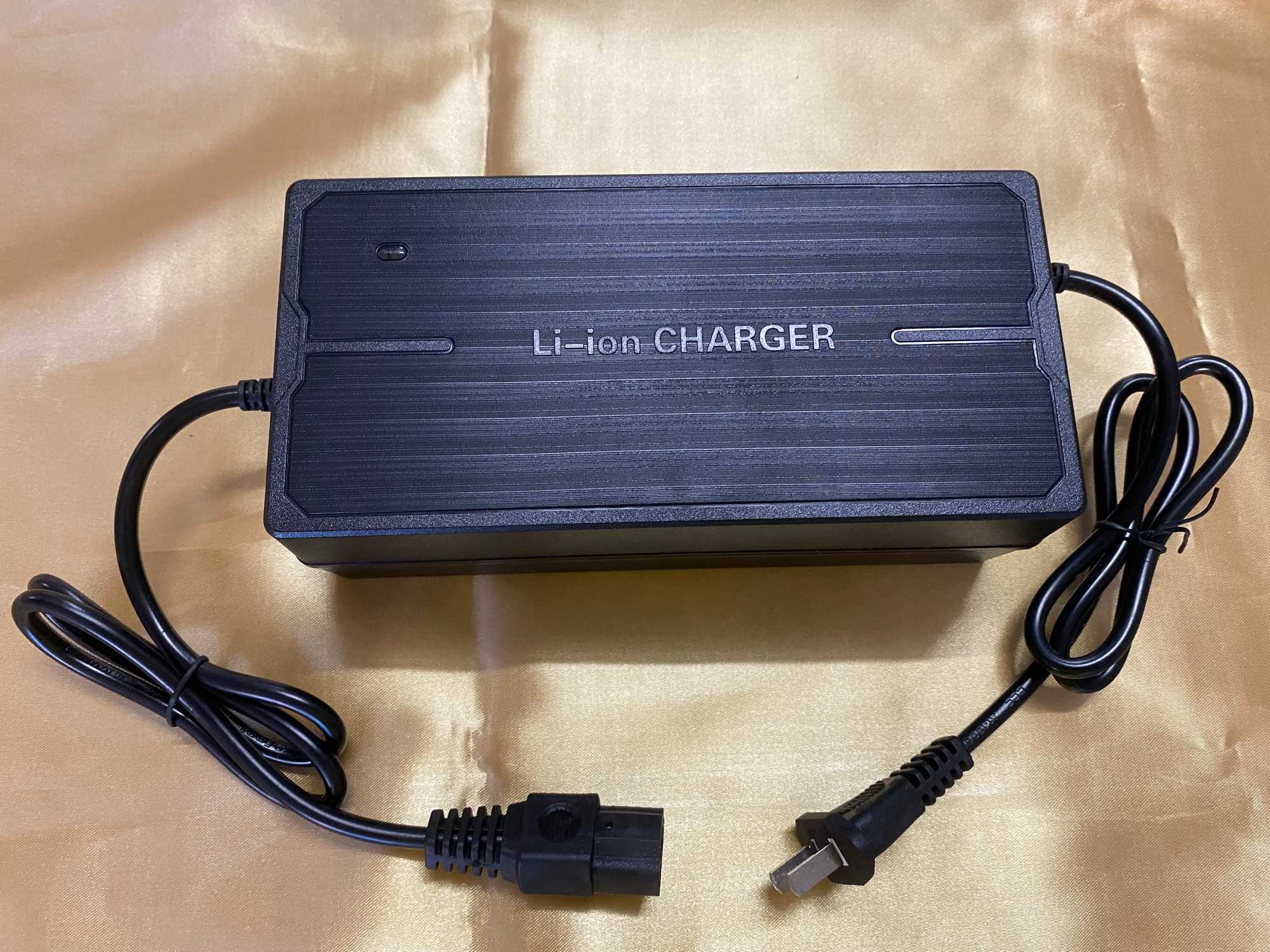 สายชาร์จ 72 V 5 Ah ไฟออก 84 V สายชาร์จแบตเตอรี่ลิเธียม Lithium battery charger