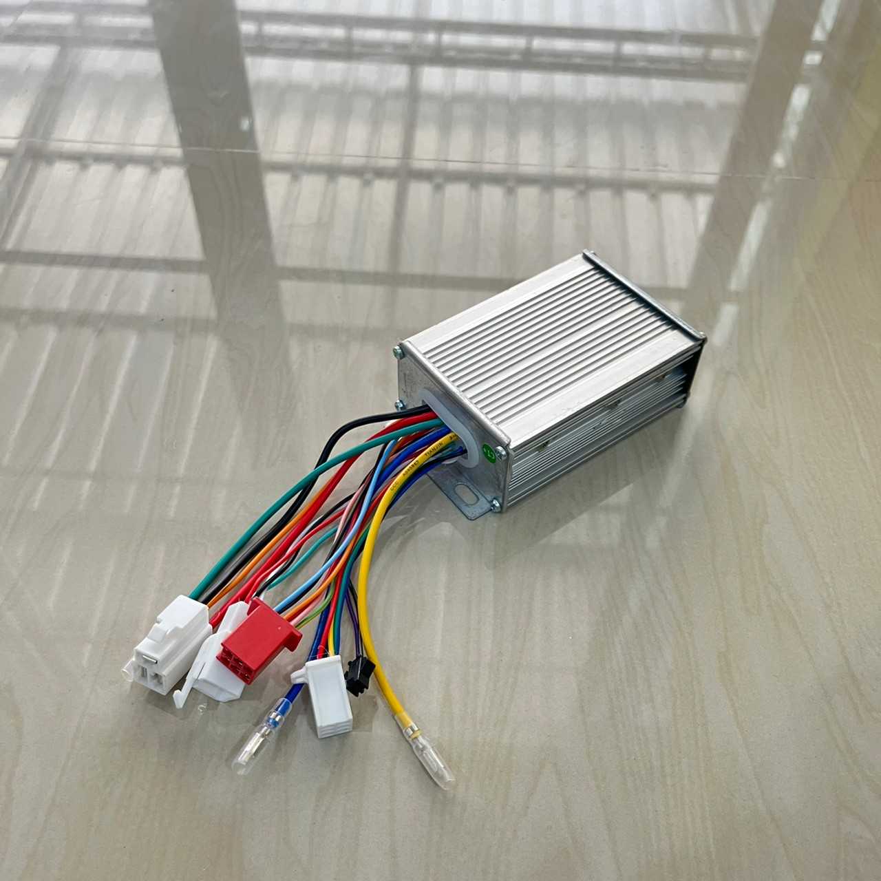 กล่องควบคุมรถจักรยานไฟฟ้า 48V 350 W รุ่นมีปุ่มควบคุมความเร็วคงที่