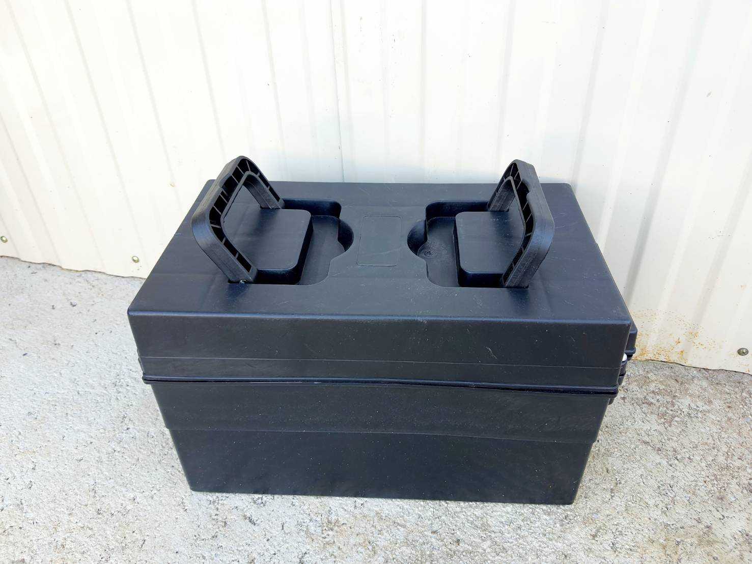 กล่องเปล่าใส่แบตเตอร์รี่ 18×31×20 ซม. อย่างหนา มีหูหิ้ว ใส่แบตแห้ง 12 V 20 Ah 4 ลูก
