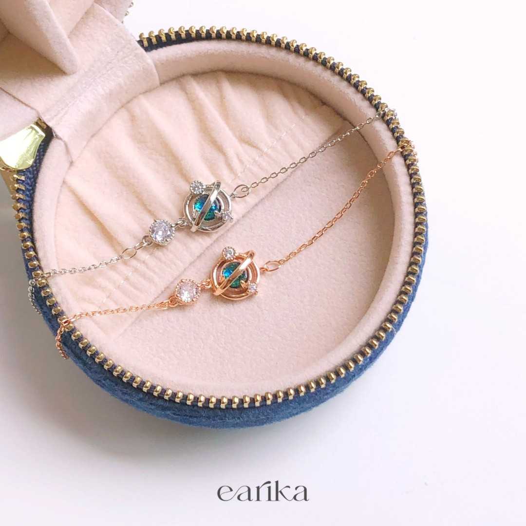 earika.earrings - crystal azure saturn bracelet สร้อยข้อมือจี้ดาวเสาร์น้ำเงิน เหมาะสำหรับคนแพ้ง่าย