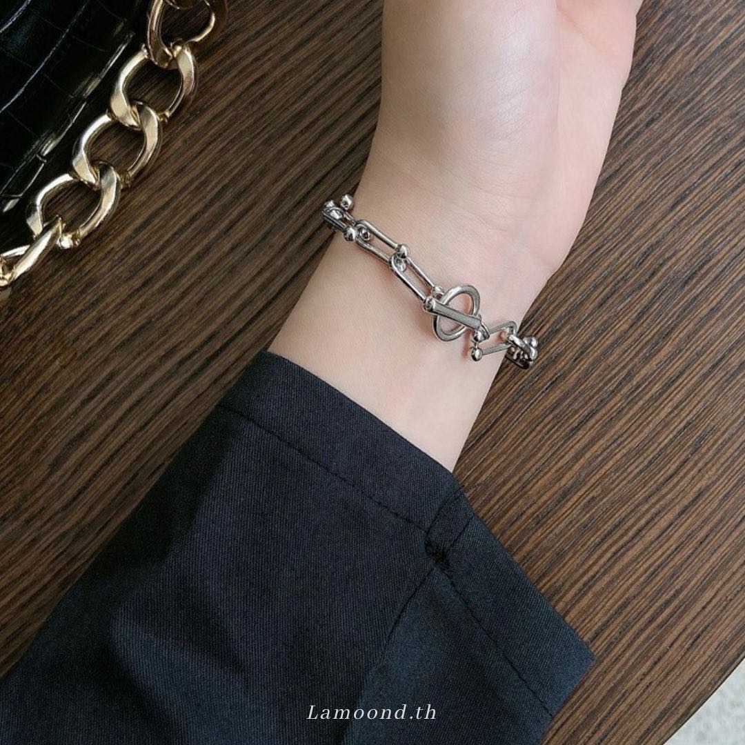 สร้อยข้อมือโซ่สีเงิน