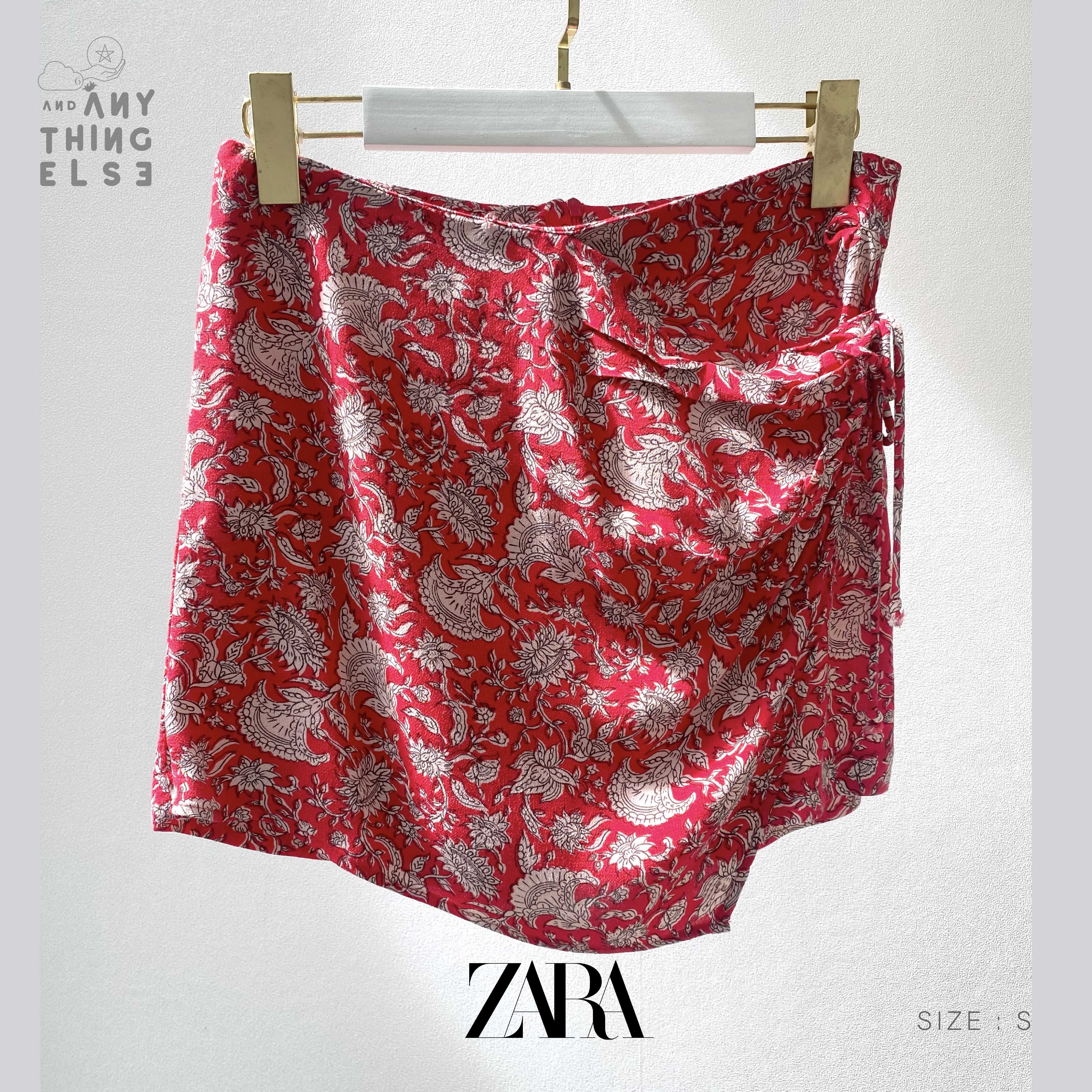 [USED] ZARA กางเกงขาสั้น สีแดงลายดอกไม้ (size S / เอว 26)