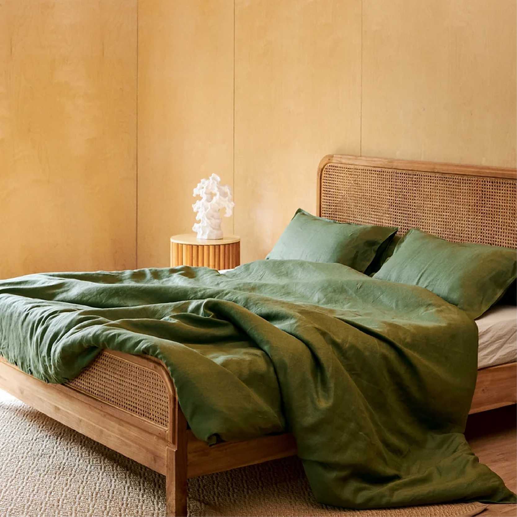 ชุดเครื่องนอน Linen Bedding Set in Fern Green (Made to Order)