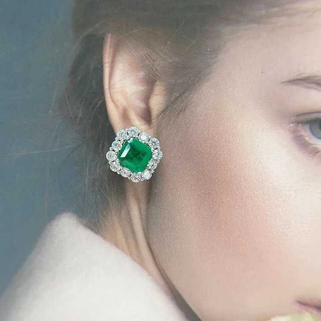 ต่างหูพลอย emerald สวยงามค่ะ