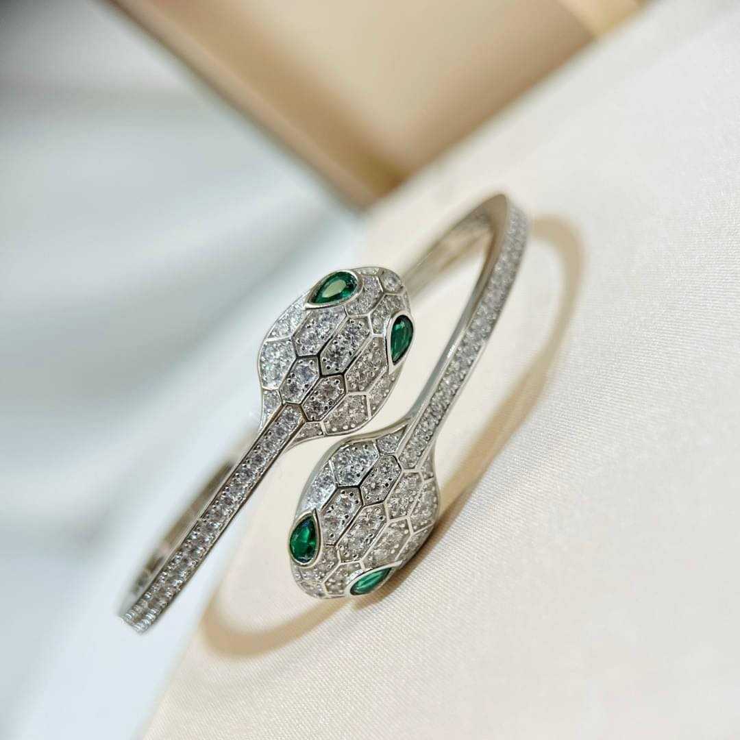 full snake diamond with emerald gems