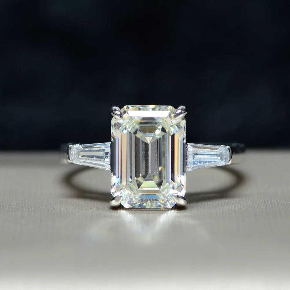 2carat emerald mix tapper diamond