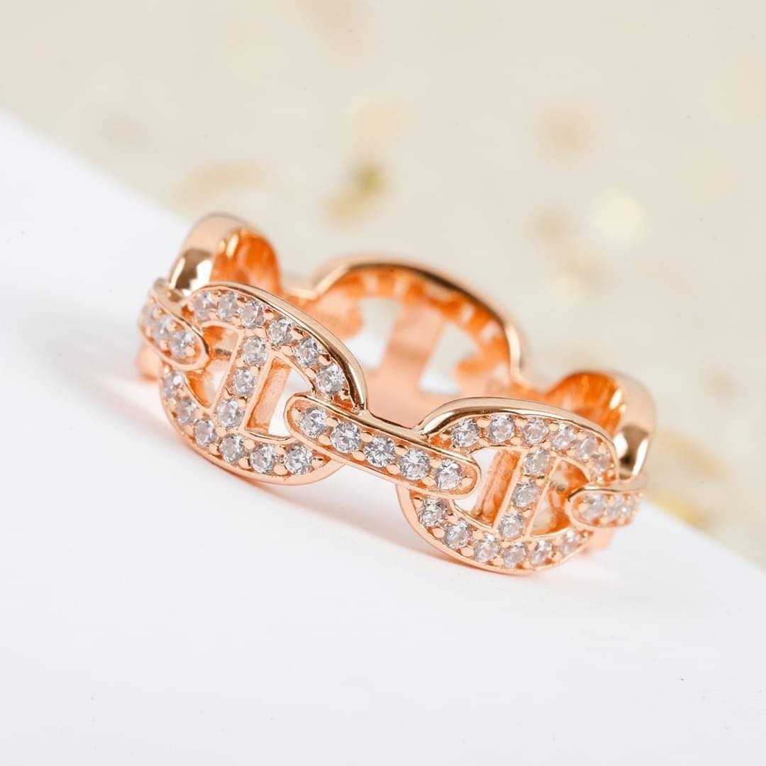 Trendy diamond rings