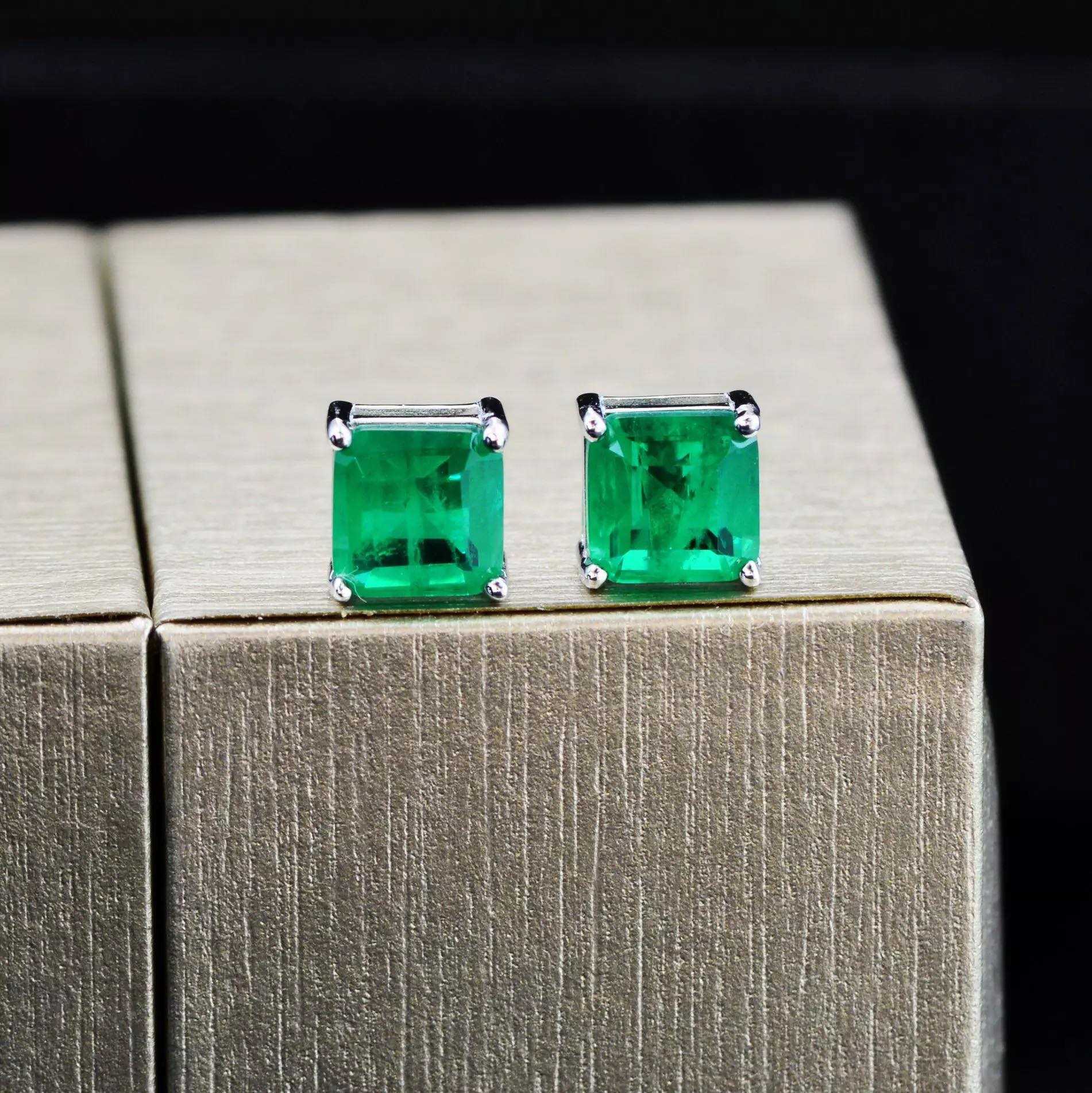 ต่างหู พลอยemerald ทรงprincess cut 1 carat