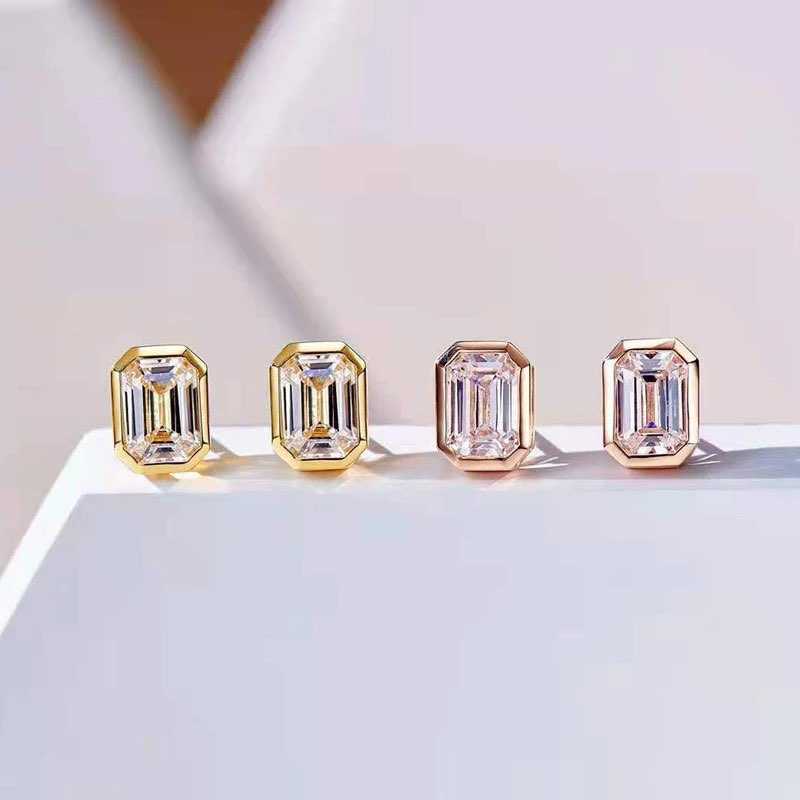 ต่างหู Bezel emerald สามารถเลือกสีได้ค่ะ ข้างละ1carat