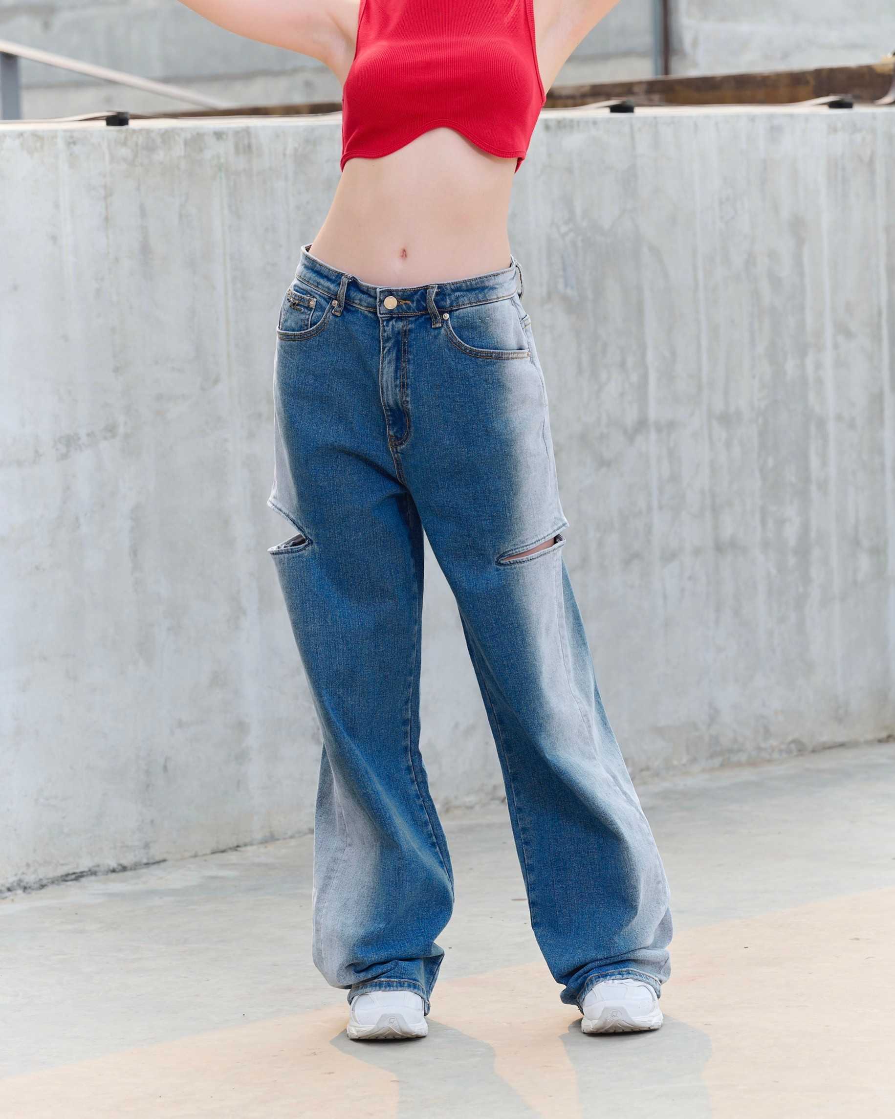 Curved cutout wide leg - 571