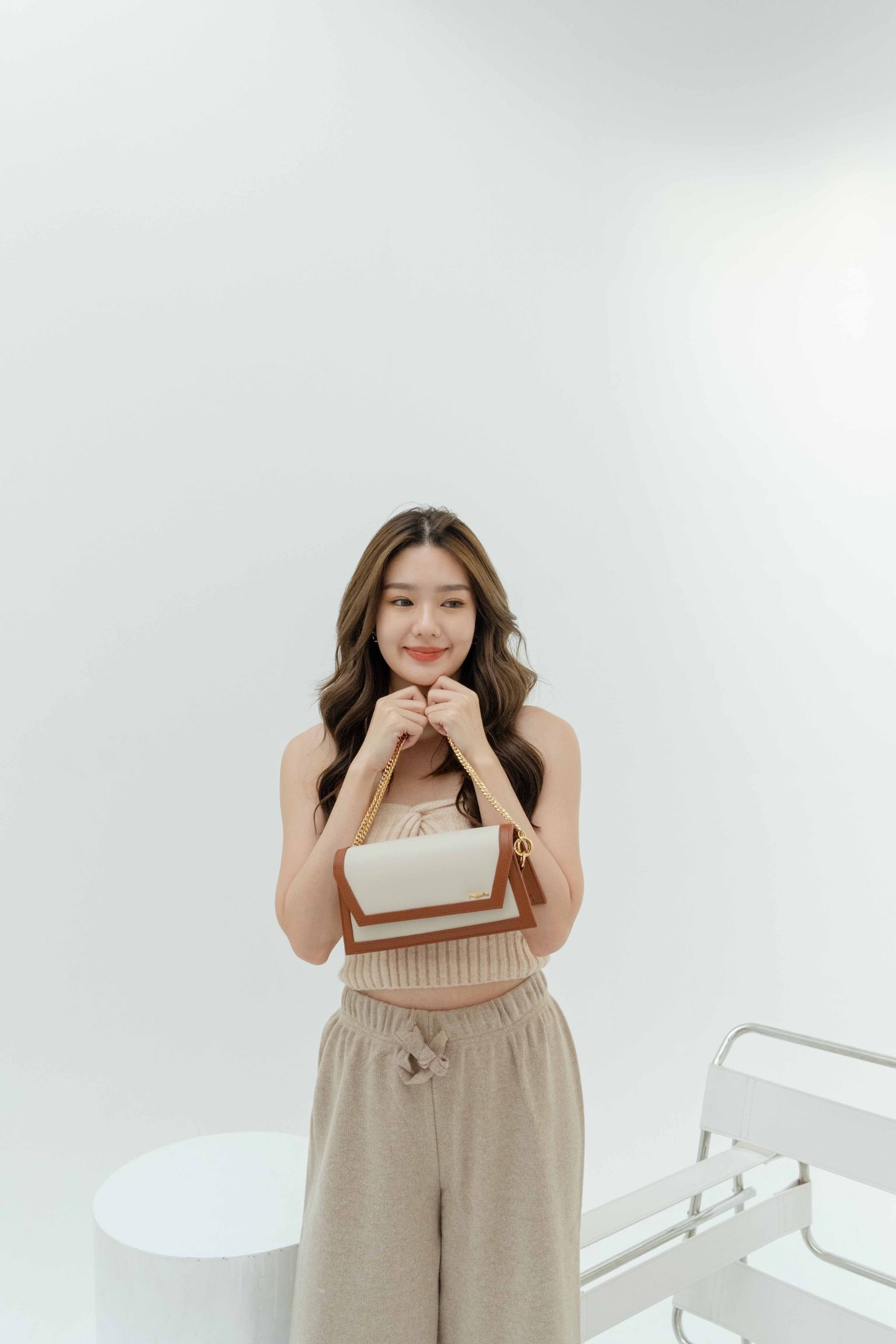 PATH T CHA - (พร้อมส่ง) กระเป๋าสะพาย BROOKE IN TWO TONE WHITE&TAN