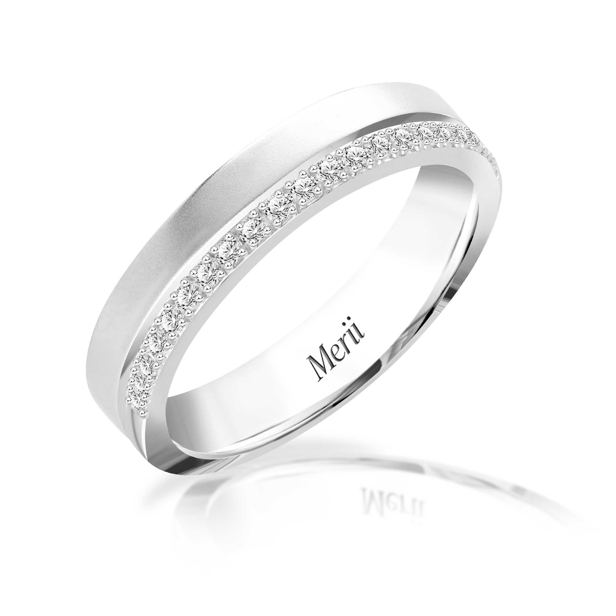 Couple Rings แหวนเงินประดับ CZ ขนาด 1.1 มม. ดีไซน์แหวนแถวกรีดลาย