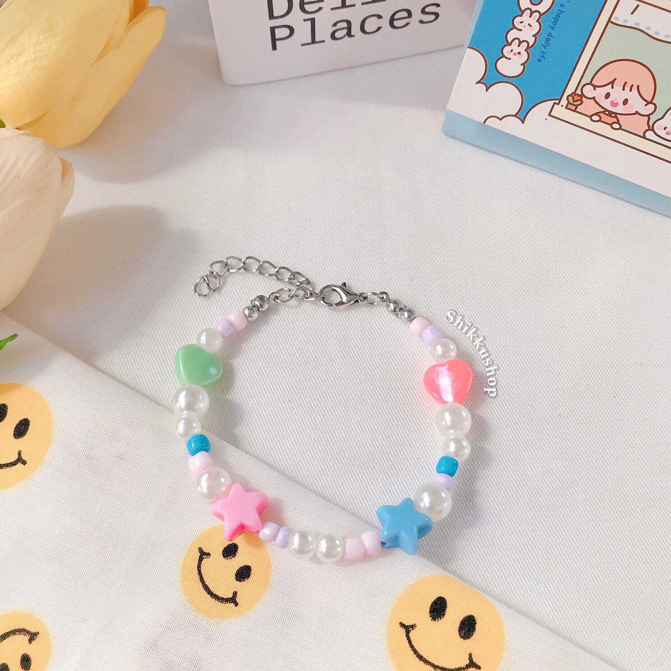 พร้อมส่ง 🌟 สร้อยข้อมือไข่มุกลูกปัดแต่งด้วยจี้หัวใจและดวงดาว