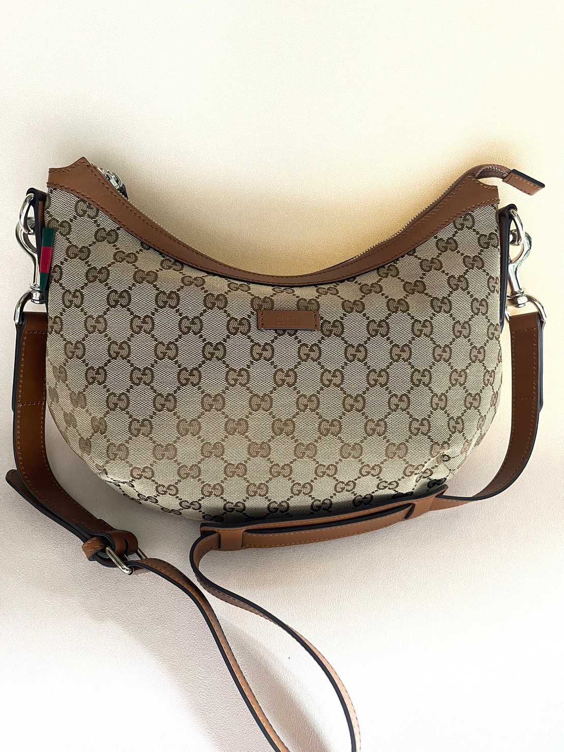 กระเป๋าสะพายข้างแบรนด์Gucci Canvas Hobo Messenger Crossbody