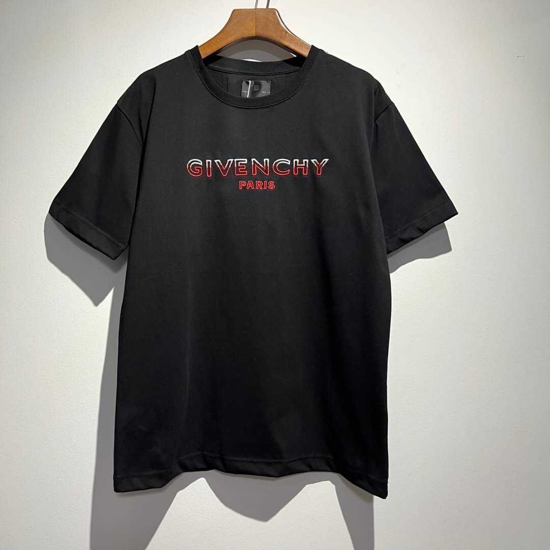 GIVENCHY FLOCKED LOGO T-SHIRT เสื้อยืดคอกลมแขนสั้น แบรนด์จิวองชี่ ปักตัวหนังสือโลโก้