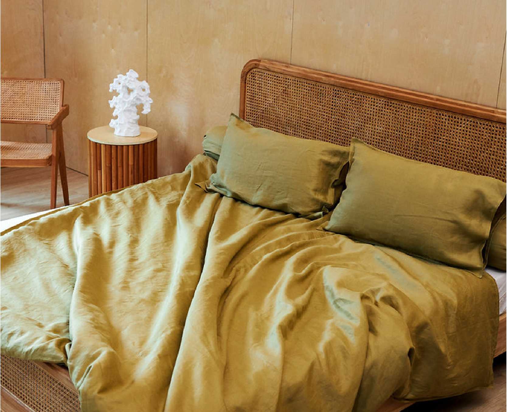ชุดเครื่องนอน Linen Bedding Set in Chartreuse (Made to Order)