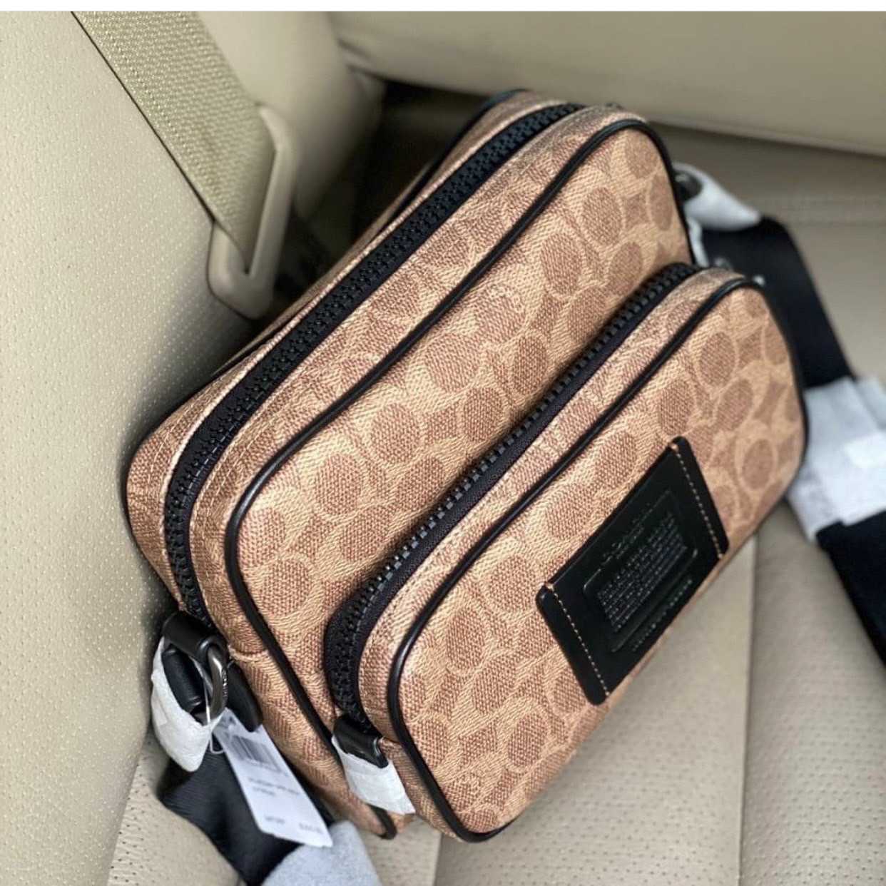 กระเป๋าสะพายข้างผู้ชายCoach Academy Sport Crossbody In Signature Canvas