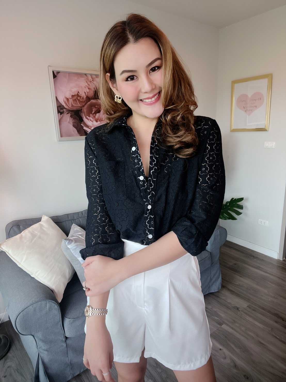 เสื้อเชิ้ตลูกไม้