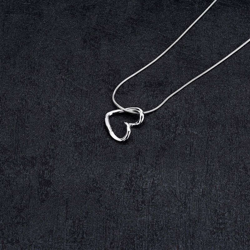 Mini heart necklace