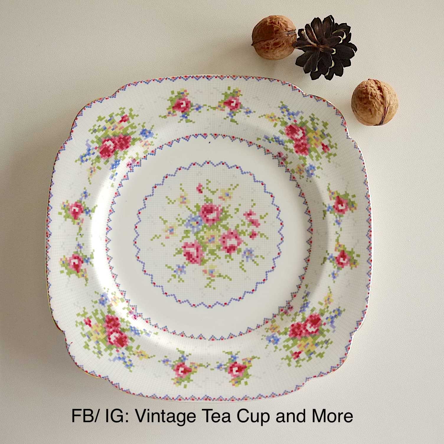 จาน Royal Albert Petit Point 9.6 นิ้ว