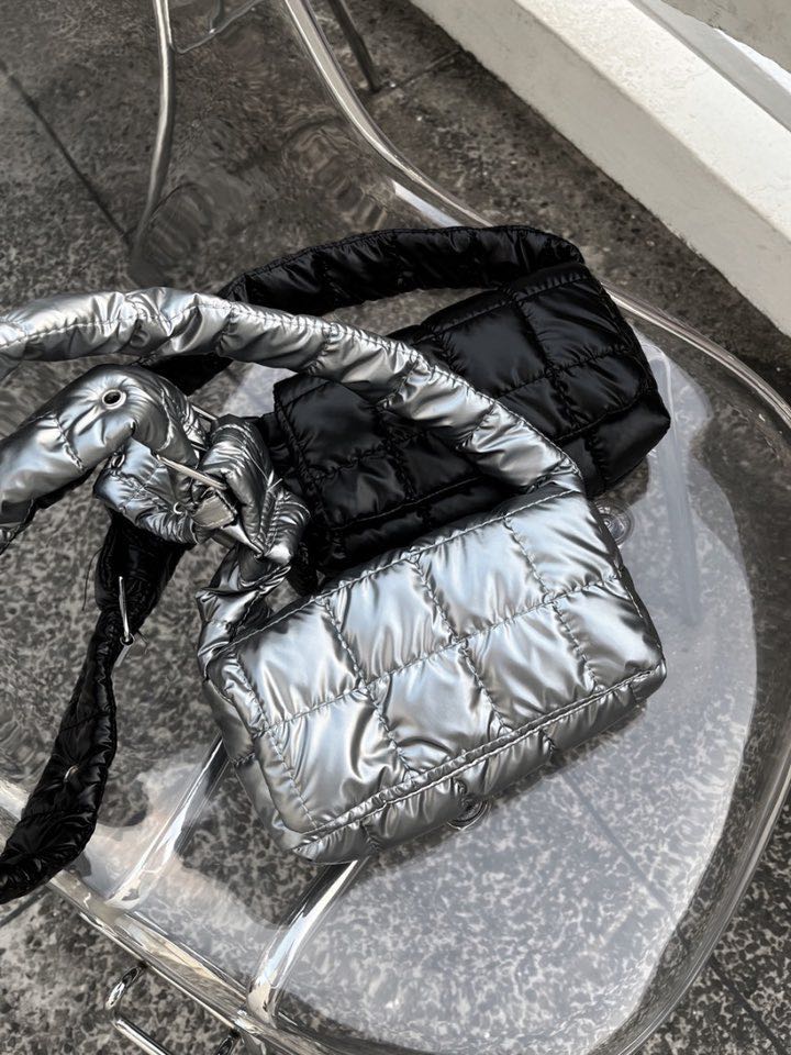 (พร้อมส่ง) Portena Padded Bag