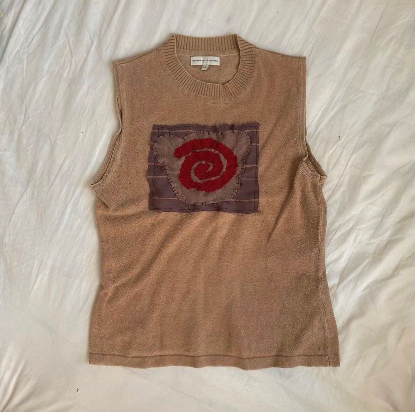 spiral sleeveless top