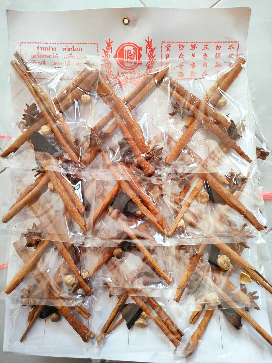 ไม้พะโล้แผงซีเอ็ม  5 บาท (10แผง)